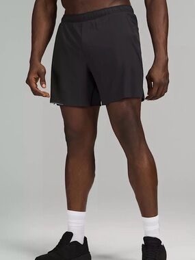 Lululemon Men’s Surge 6 inch lined shorts - size medium